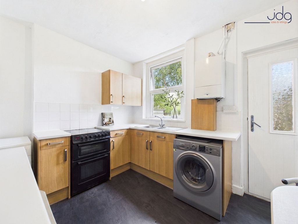 Property photo 3 of 9 Kitchen