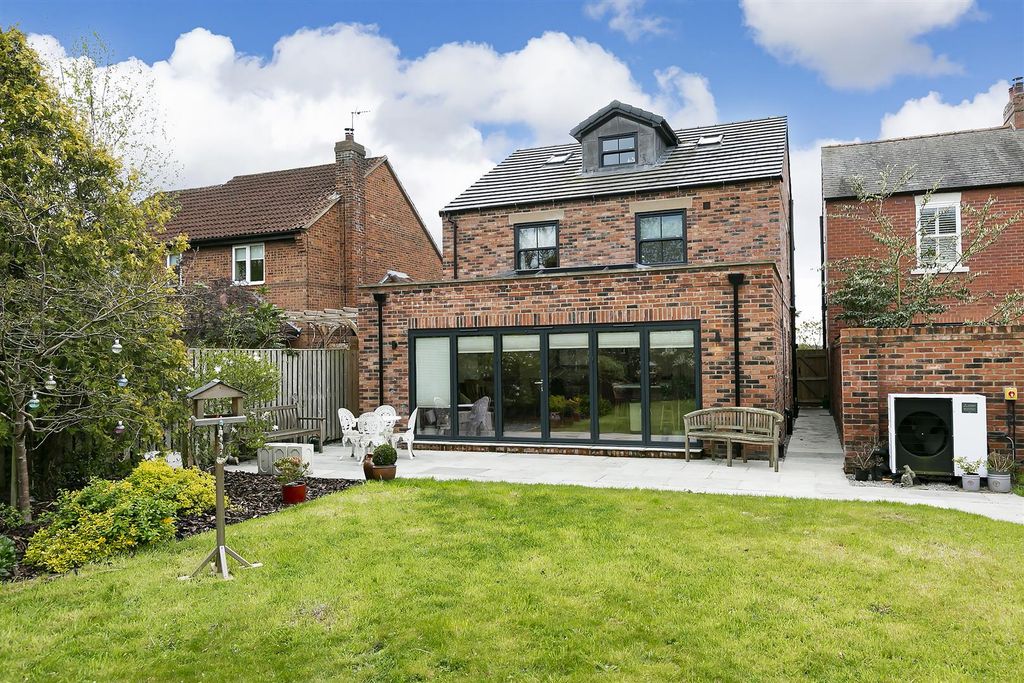 Property photo 1 of 27