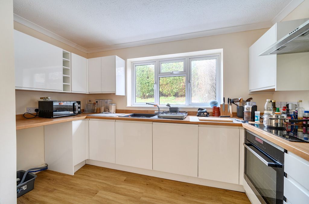 Property photo 3 of 15 1394734-11-695Cf9...