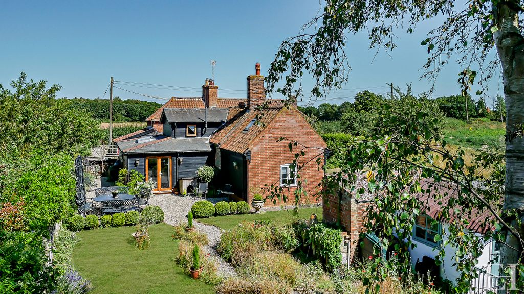 Property photo 1 of 37 8655309-Exteriorwm32-V2-800