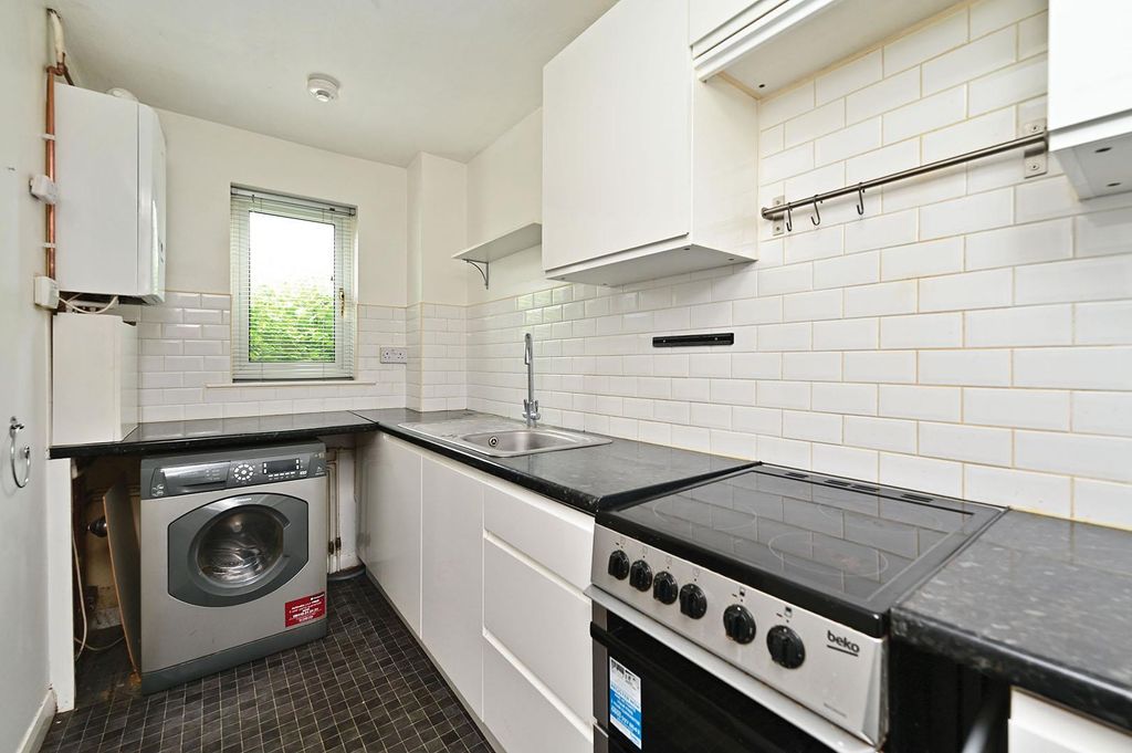 Property photo 2 of 9 Kitchen