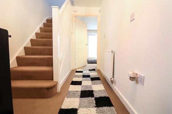 Property photo 2 of 13 Entrancehallway