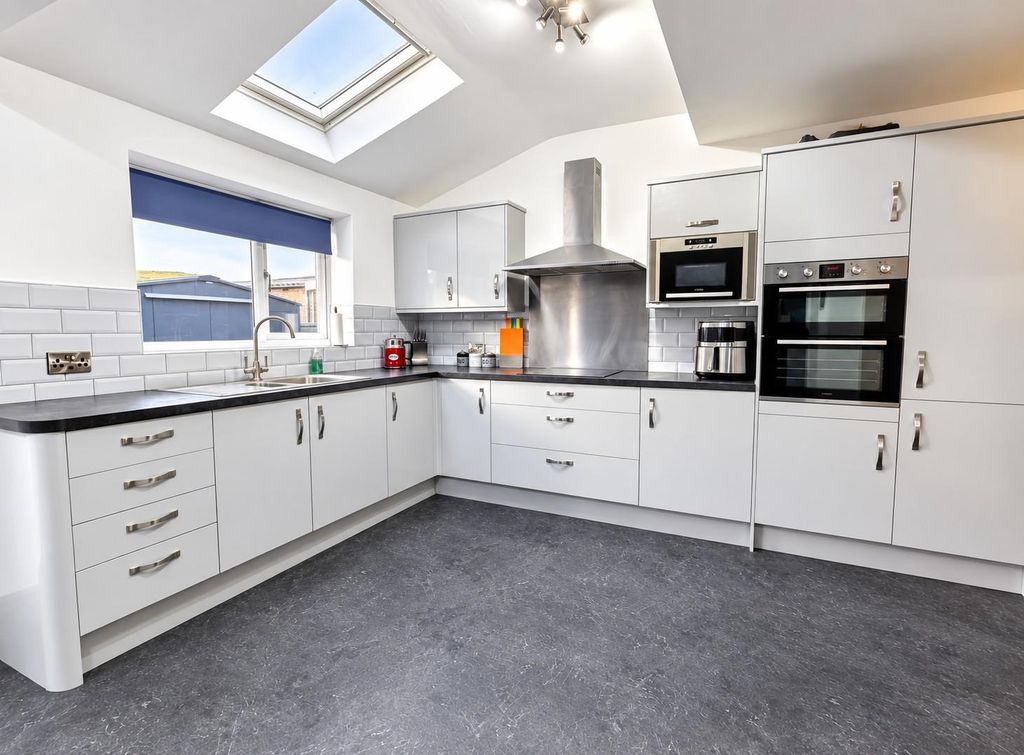 Property photo 3 of 26 Kitchen Diner