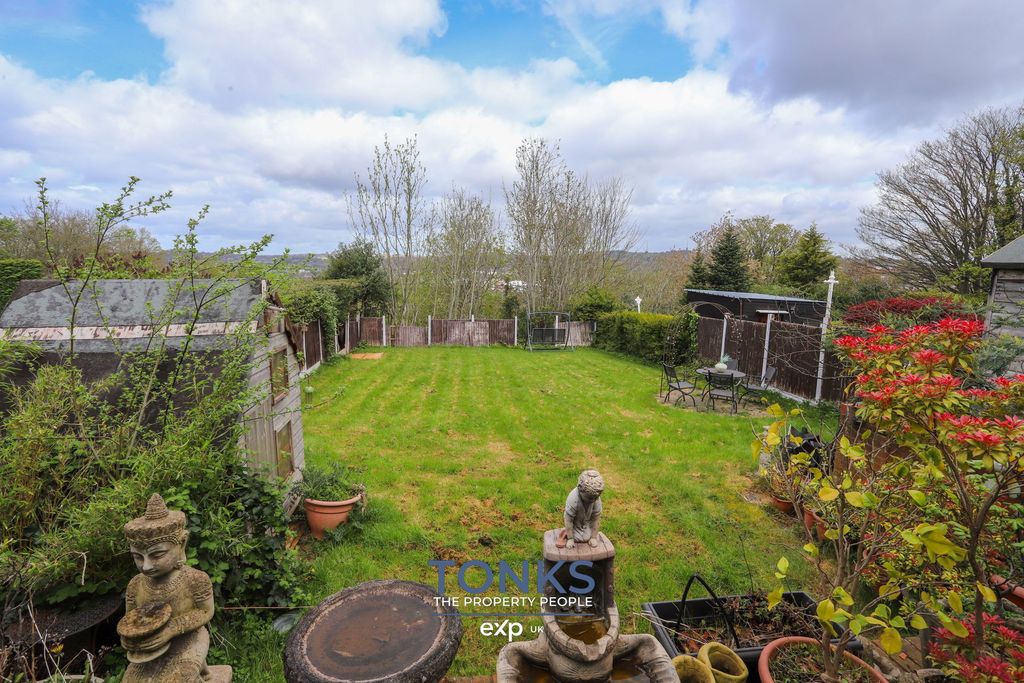 Property photo 2 of 20