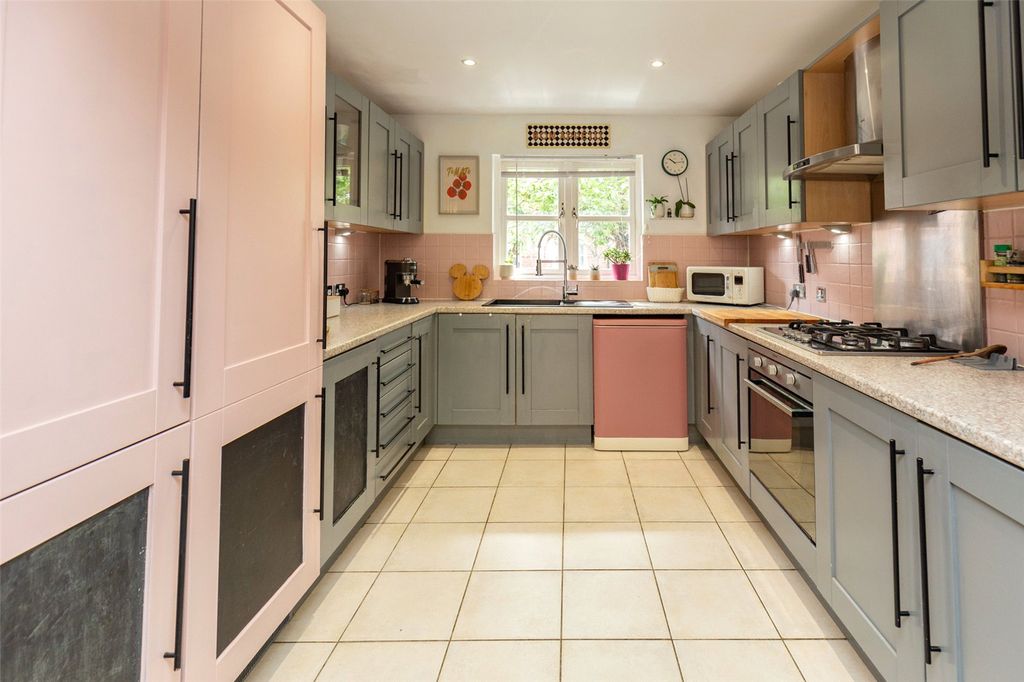 Property photo 2 of 23 Picture No. 04