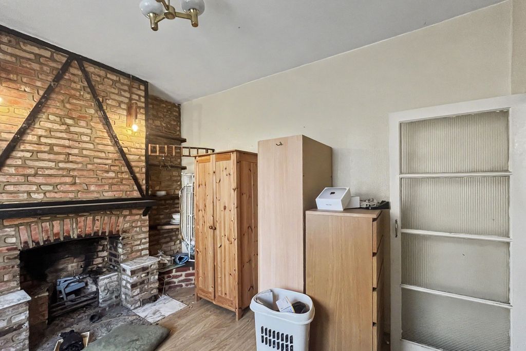 Property photo 3 of 13 595 Kingston Road, Raynes Park, London, Sw20 8Sa