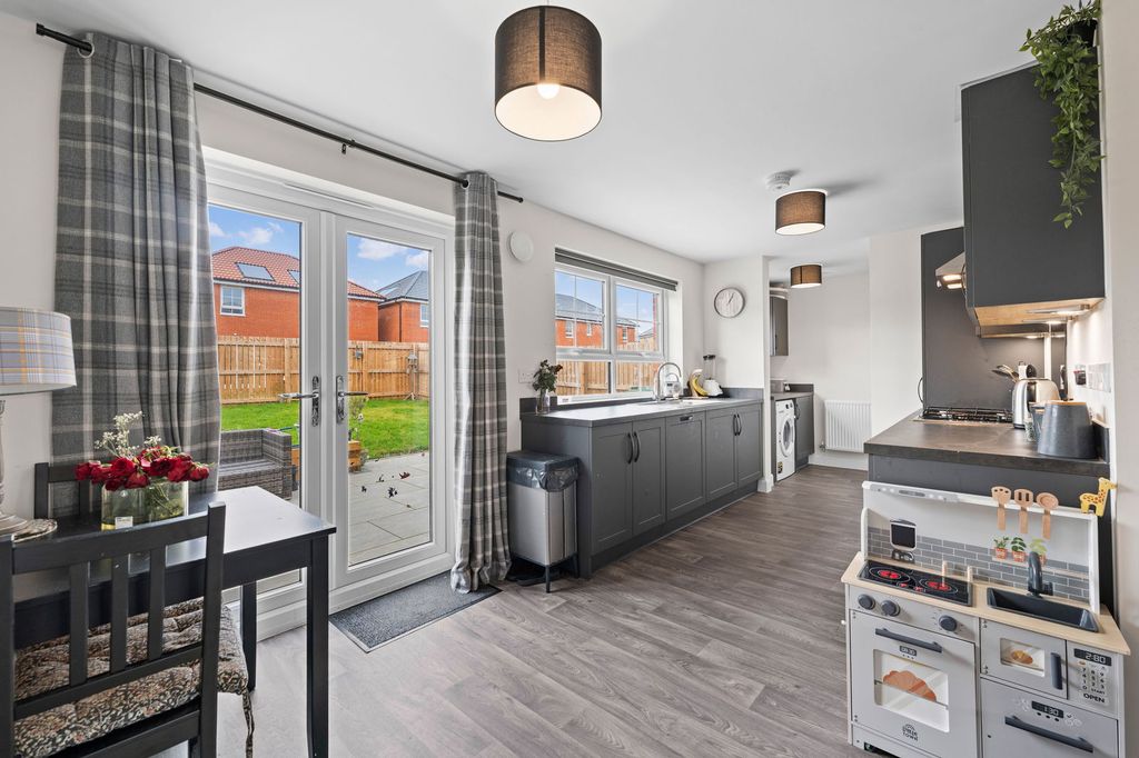 Property photo 2 of 26