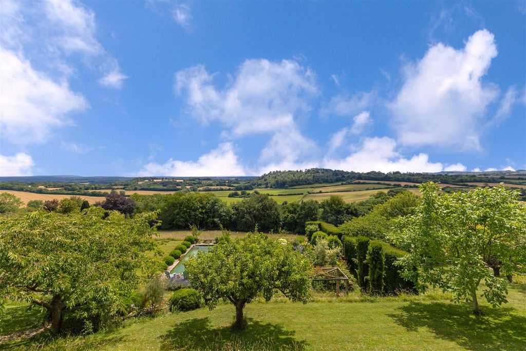 Property photo 2 of 33 Gardens & View