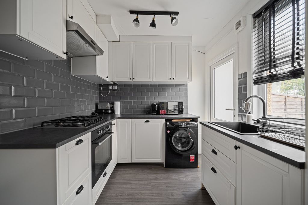 Property photo 3 of 14 4569943