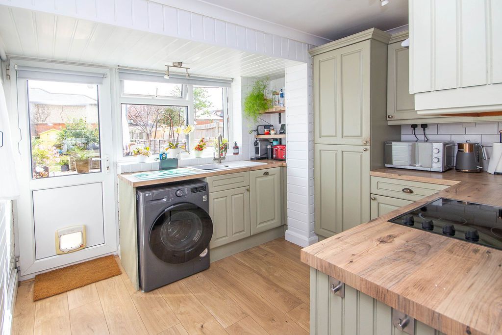 Property photo 3 of 13 Kitchen