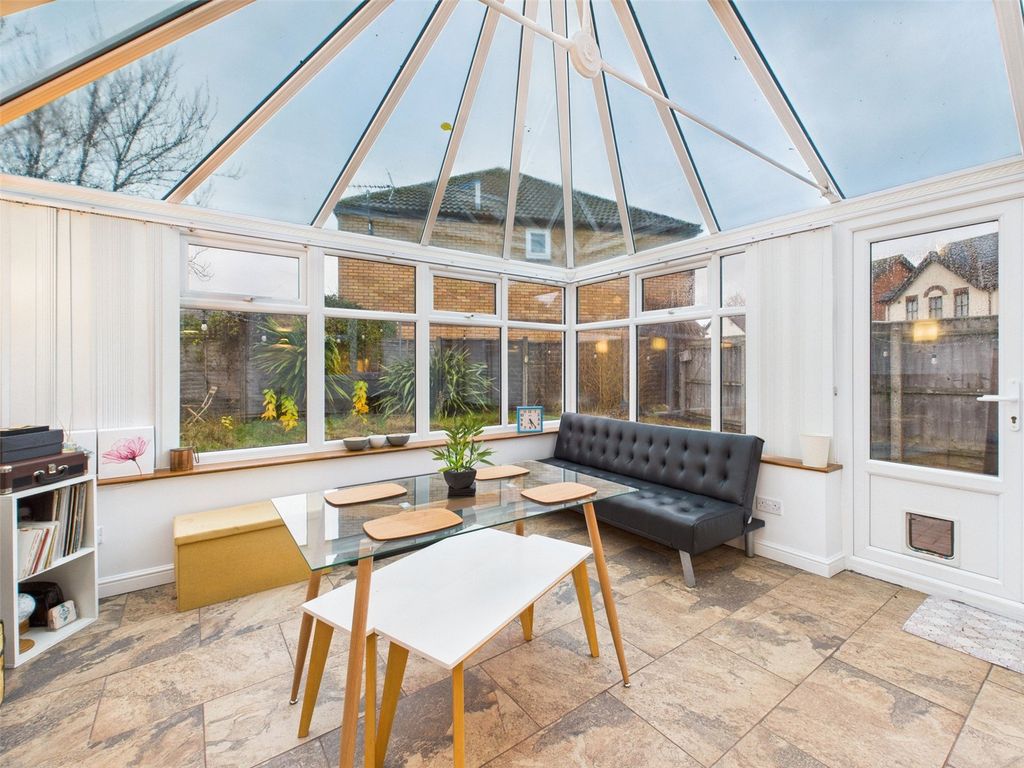 Property photo 1 of 21 Picture No. 01