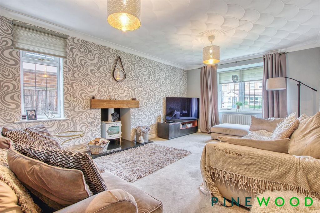 Property photo 3 of 30 Lounge