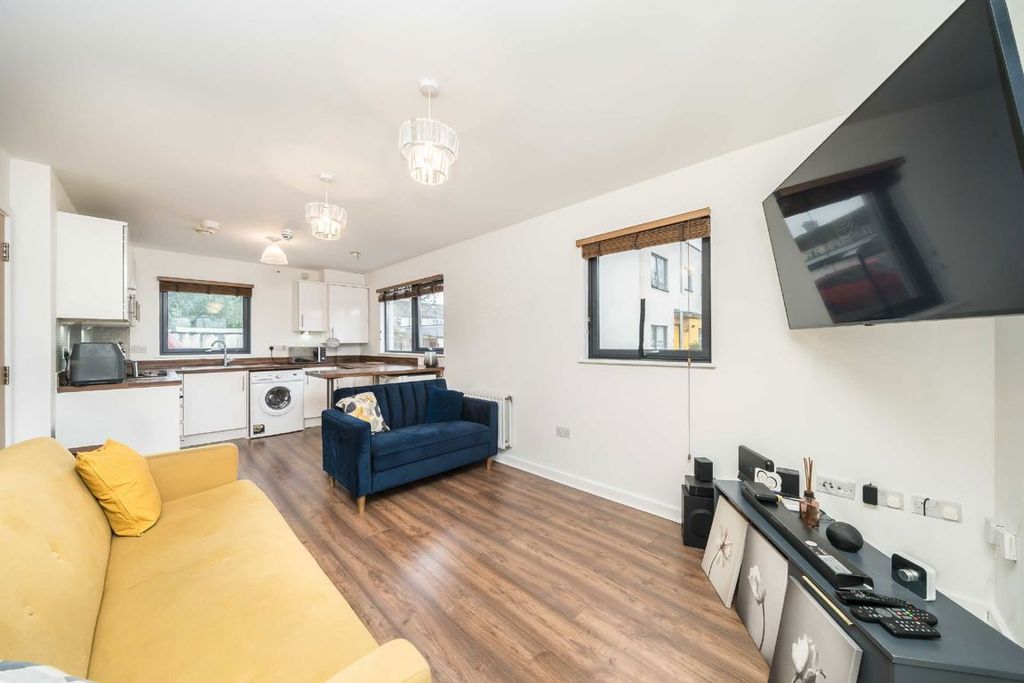 Property photo 2 of 5