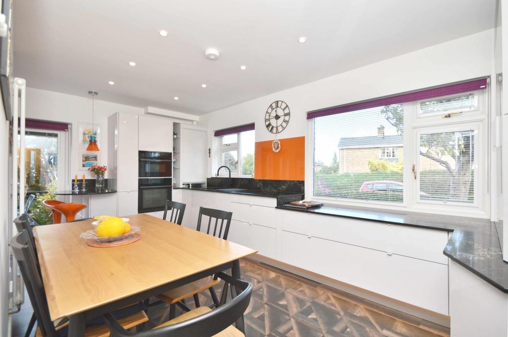 Property photo 3 of 30 Kitchen/Dining Room