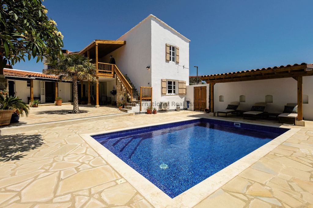 Property photo 2 of 46