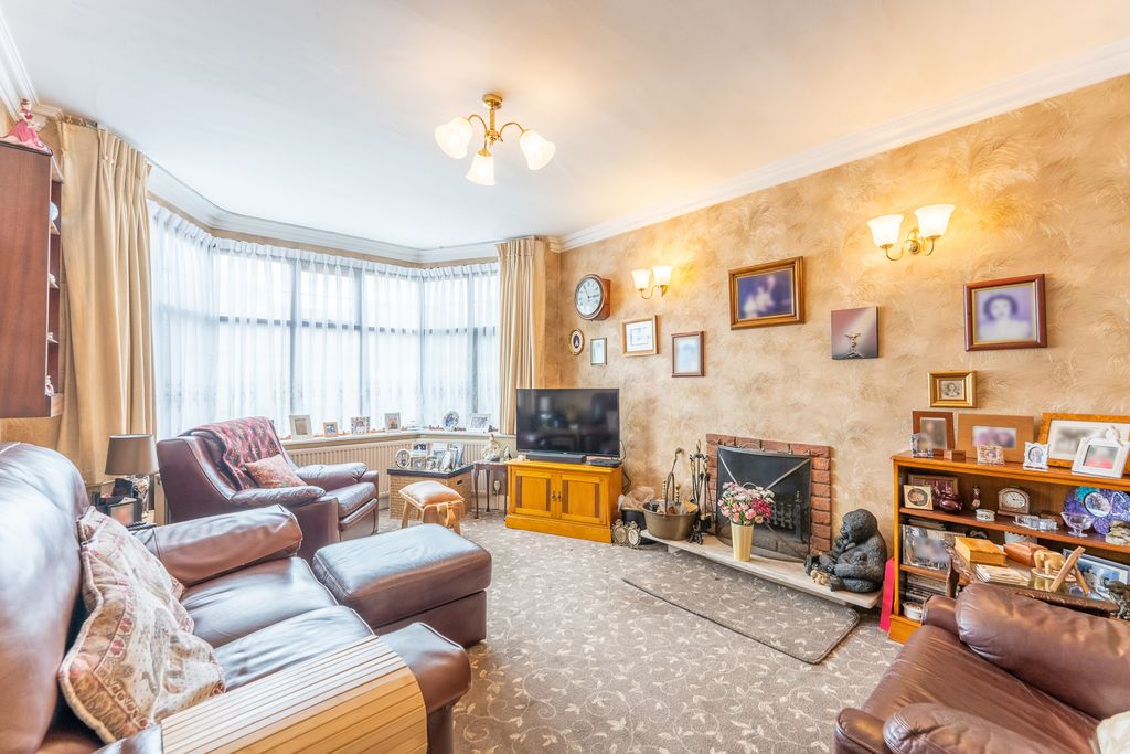 Property photo 2 of 34