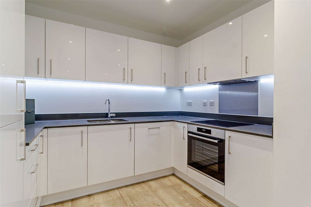 Property photo 2 of 9 Kitchen