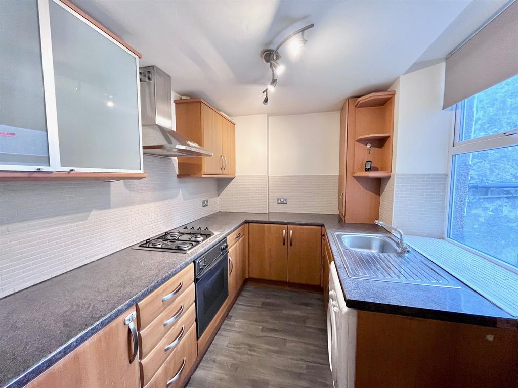 Property photo 3 of 8 Kitchen