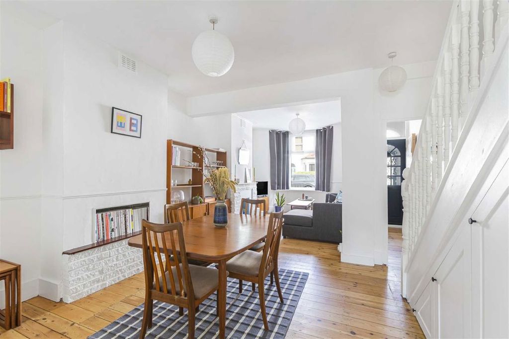 Property photo 2 of 8