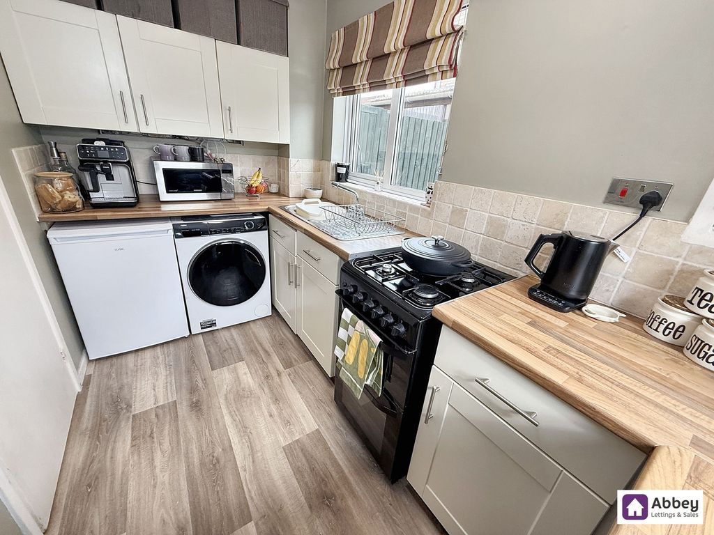 Property photo 3 of 12 Kitchen