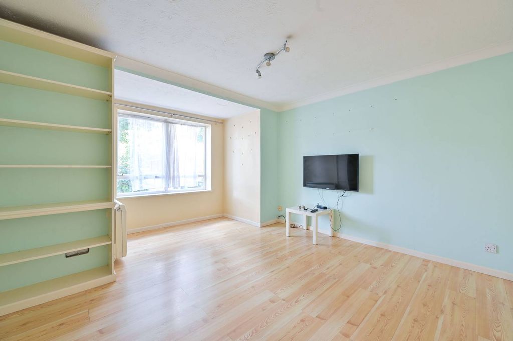 Property photo 2 of 8