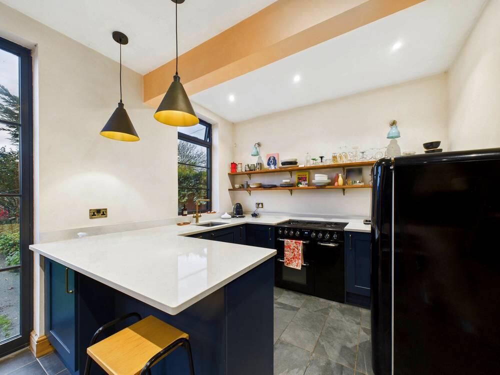 Property photo 2 of 21 Kitchen