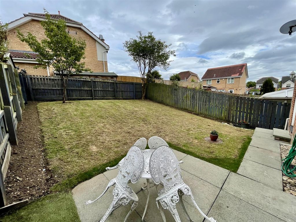 Property photo 2 of 18 Externally