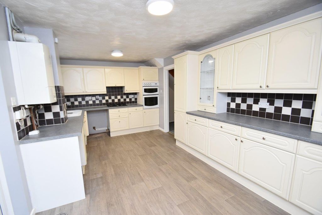 Property photo 2 of 9 Cullompton Seddons