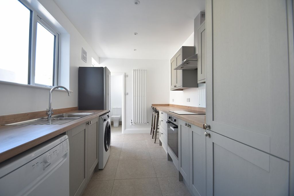 Property photo 2 of 17 Picture No. 10