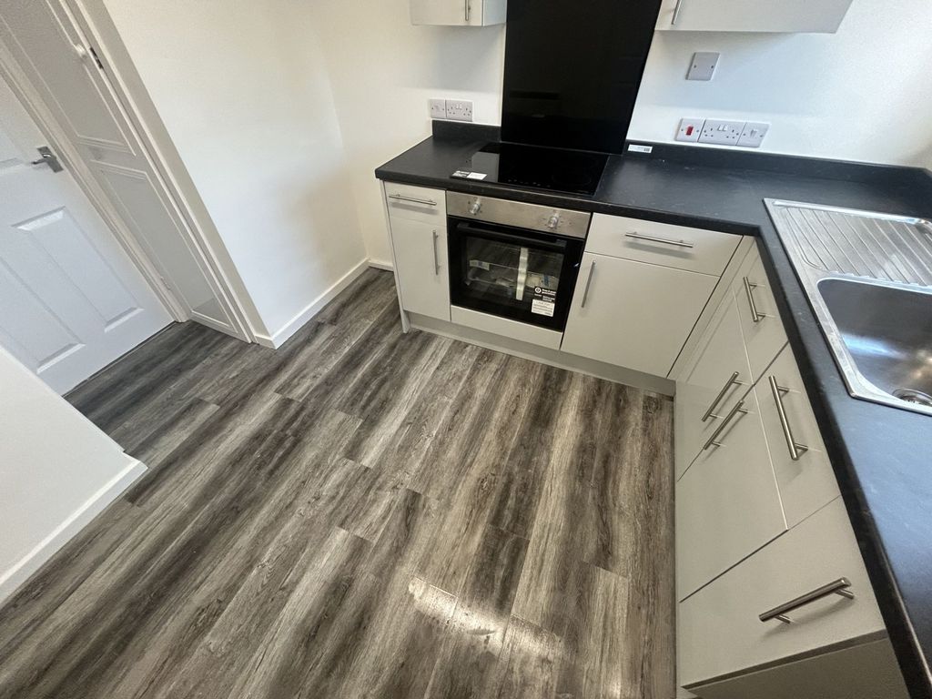 Property photo 2 of 6 Kitchen