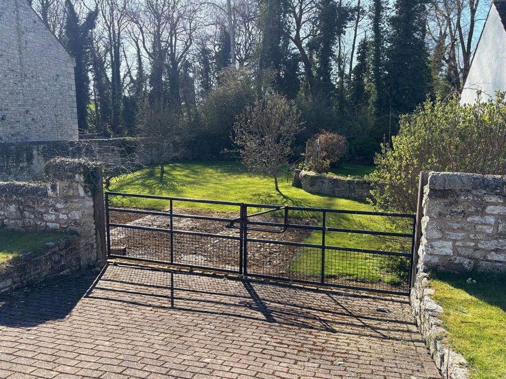 Property photo 2 of 4