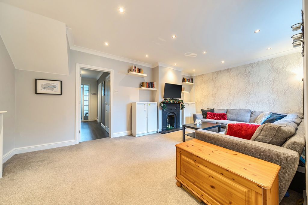 Property photo 3 of 24 Reception