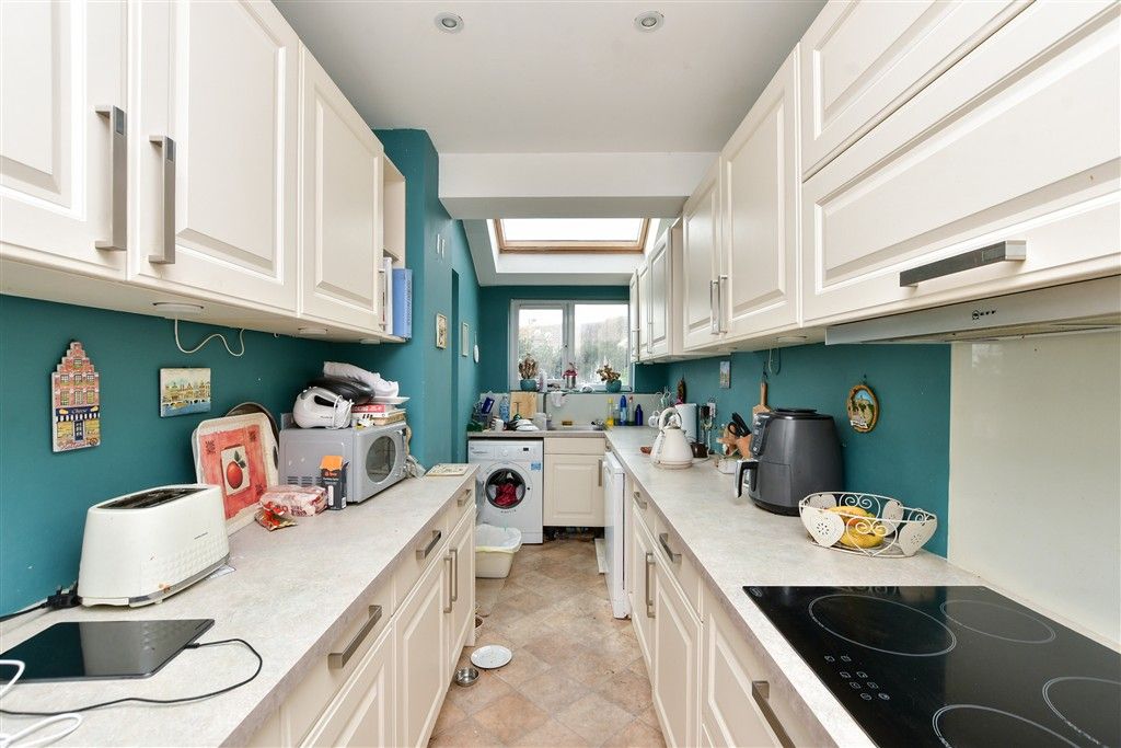 Property photo 3 of 11 Kitchen