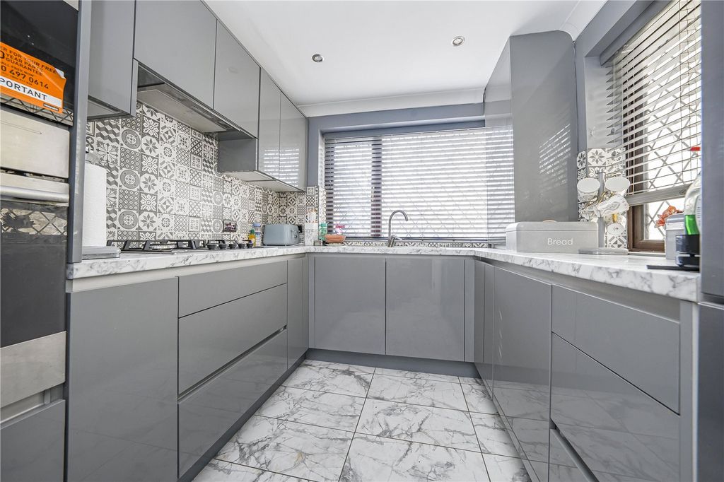 Property photo 3 of 9 Kitchen