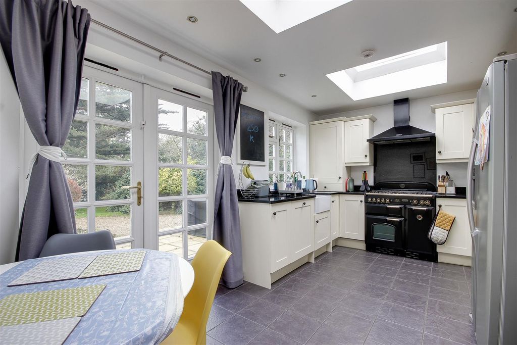 Property photo 2 of 22