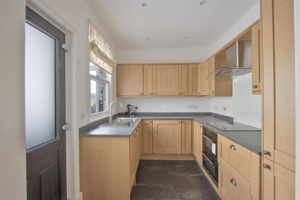 Property photo 2 of 11 Kitchen .Jpg