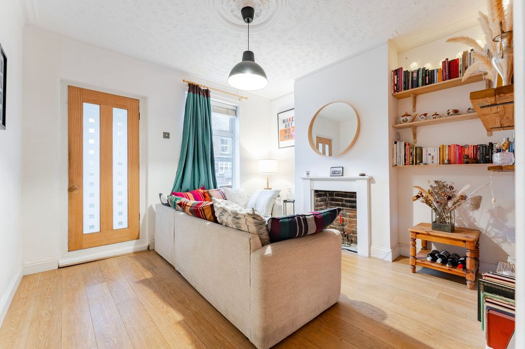 Property photo 2 of 18