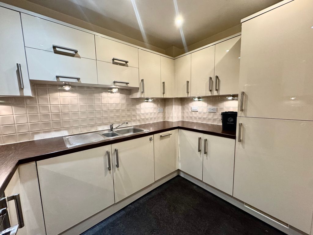 Property photo 1 of 7 Kitchen