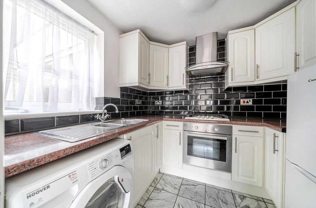 Property photo 3 of 13 Kitchen 1