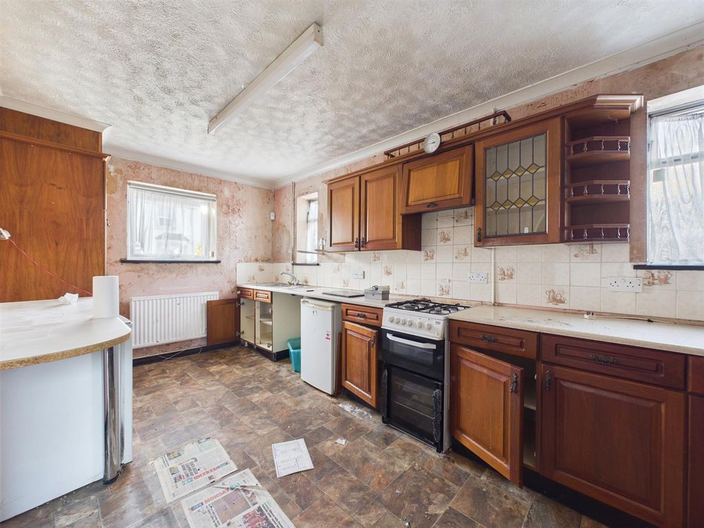Property photo 3 of 10 3 - 3 Bedroom Semi-Detached House.Jpg