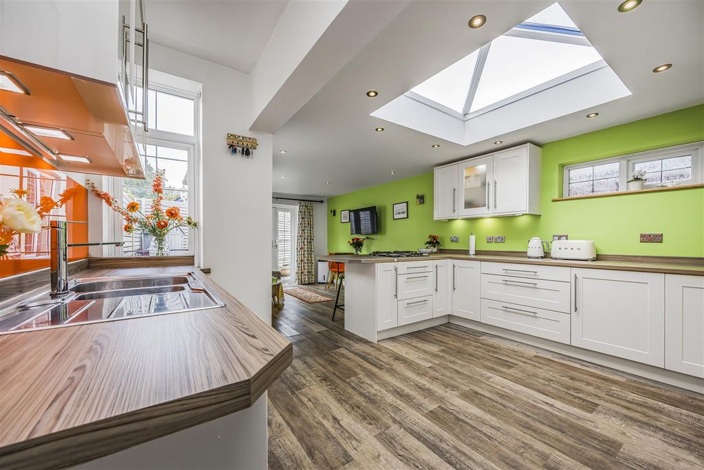 Property photo 3 of 22 The Nook, North Street, Westbourne-Porticomarketin