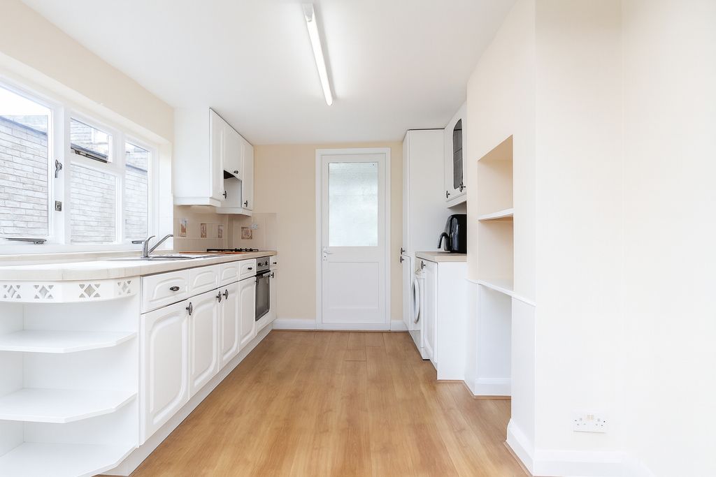 Property photo 3 of 9 Kitchen