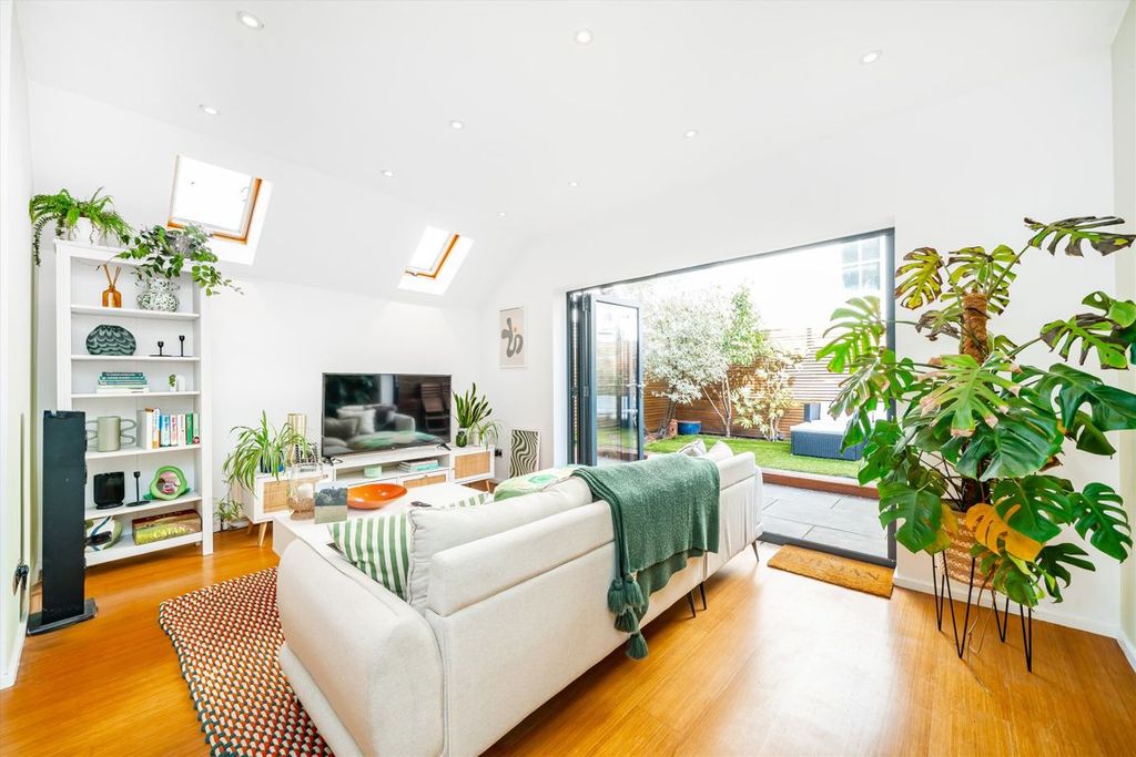Property photo 2 of 7