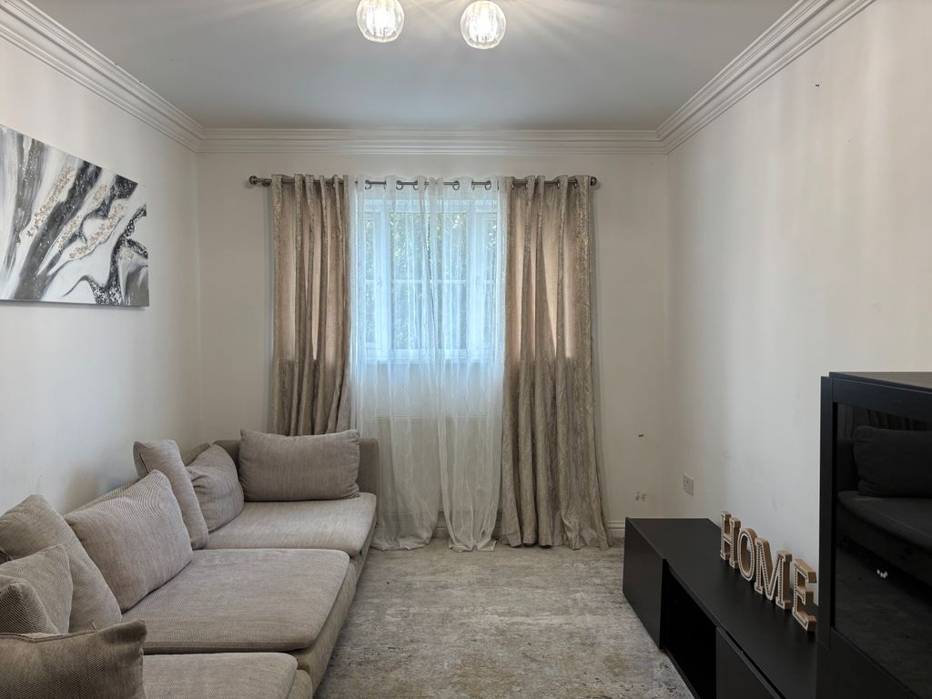 Property photo 2 of 11 Lounge Area