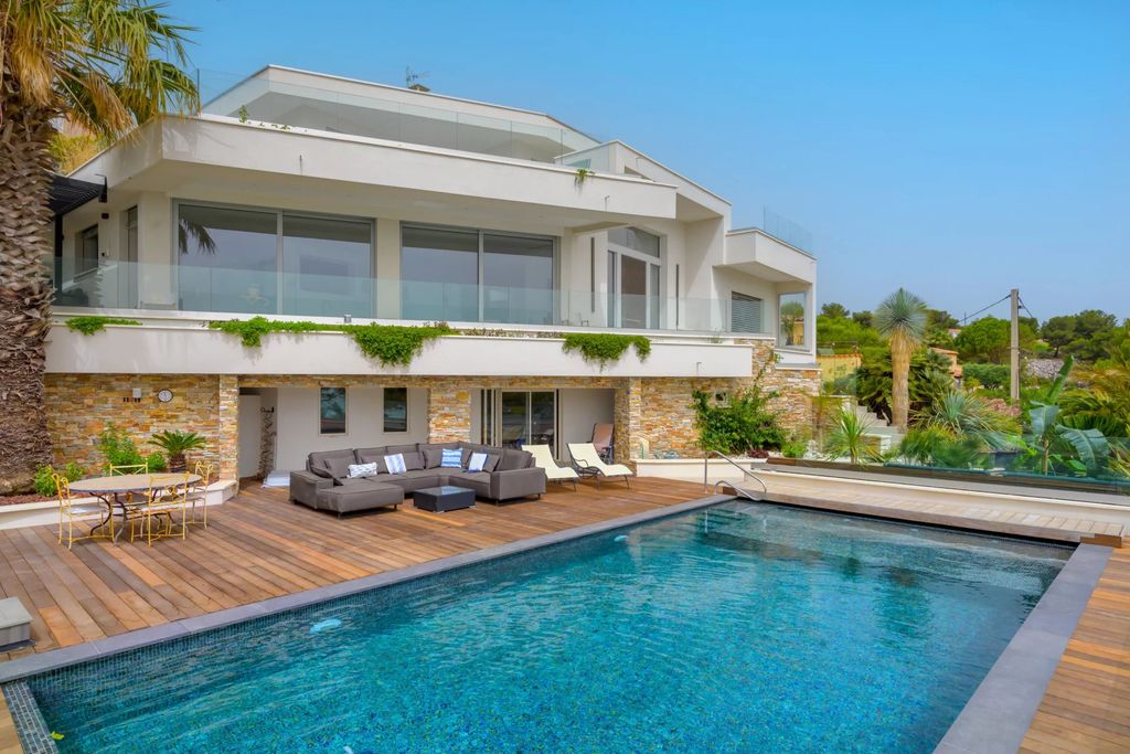 Property photo 2 of 31