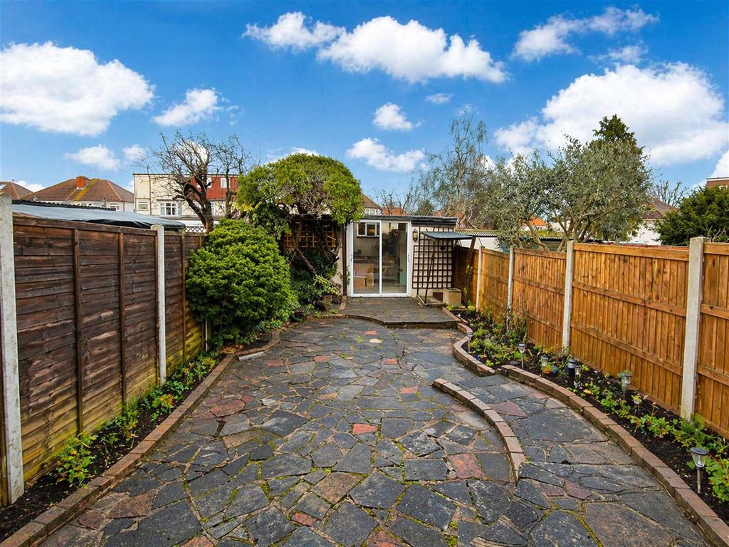 Property photo 2 of 11