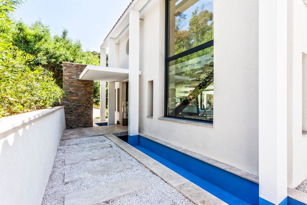 Property photo 3 of 60