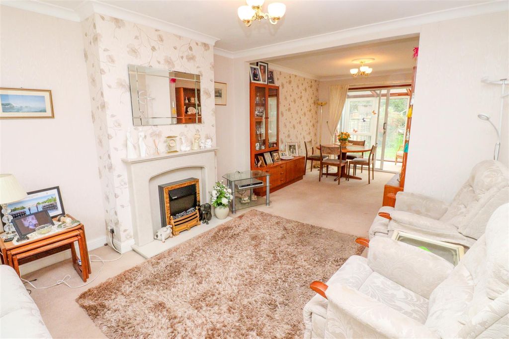 Property photo 2 of 18 Lounge/Dining Room