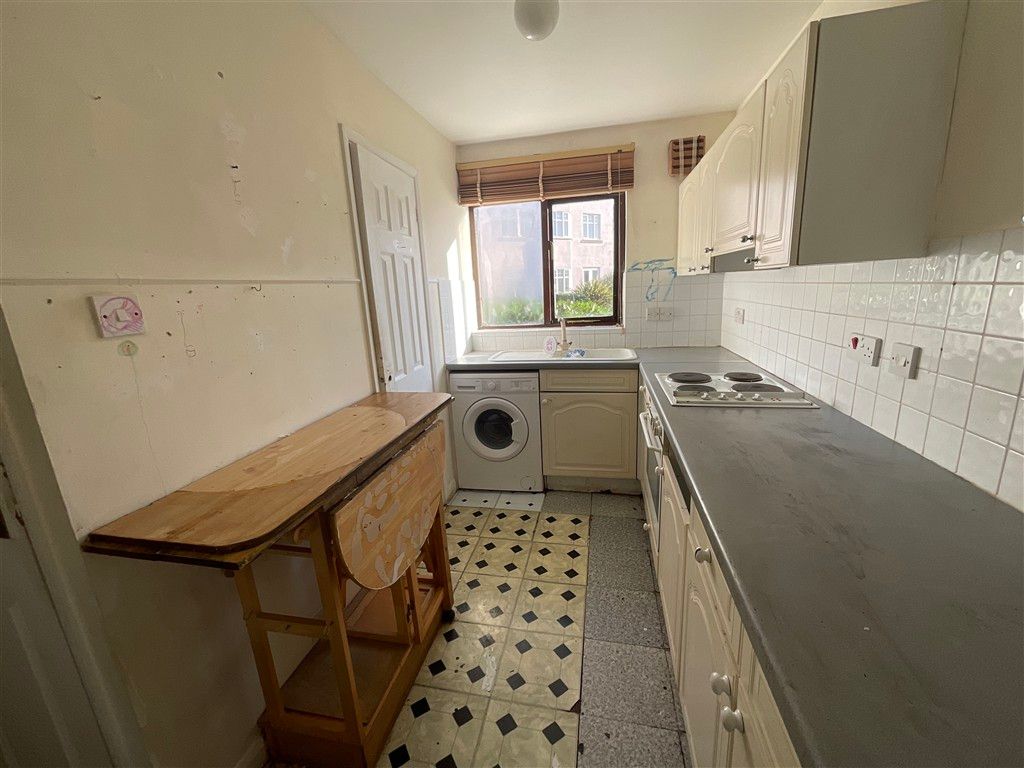 Property photo 3 of 4 Kitchen