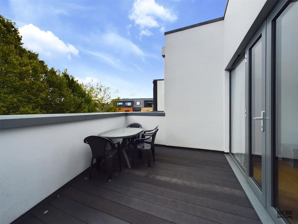 Property photo 3 of 7 Cam01856G0-Pr0141-Still007.Jpg